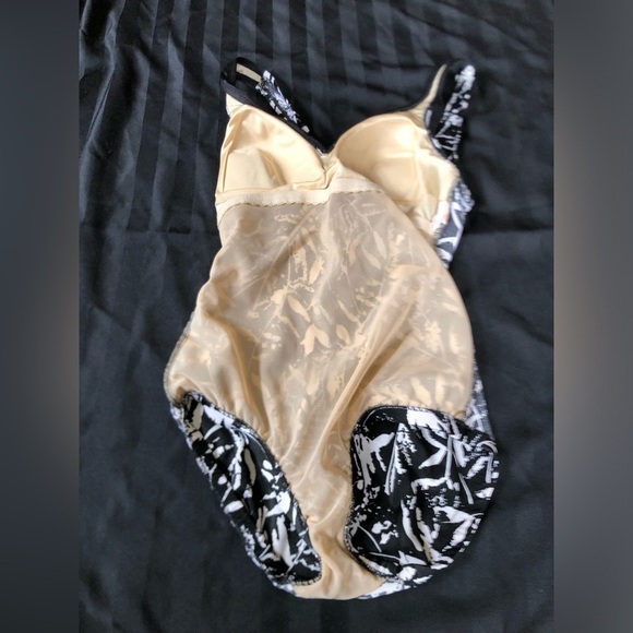 Vtg Black and White One Piece Swimsuit - Picture 6 of 13